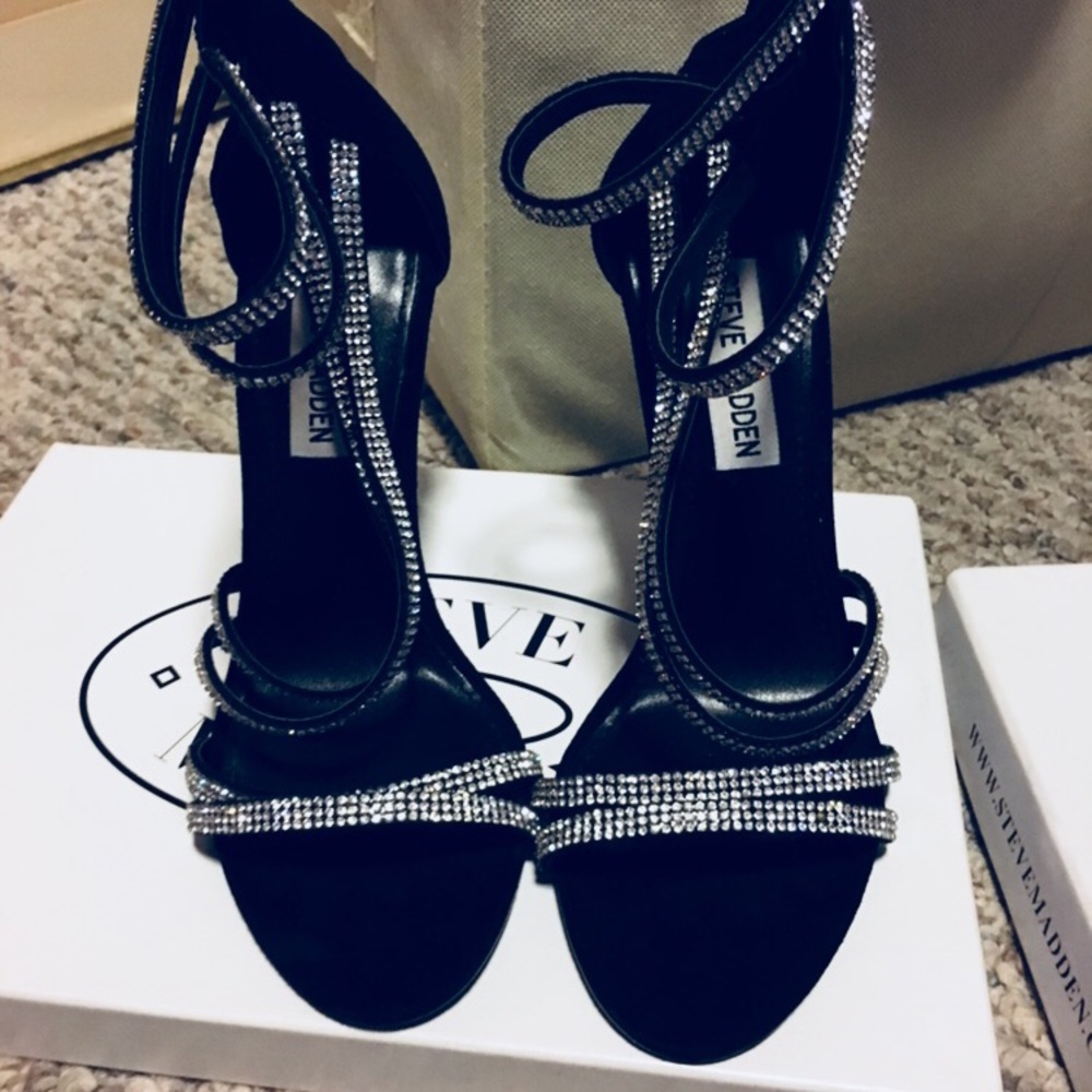 NEW Steve Madden glitzy strappy heel size 6